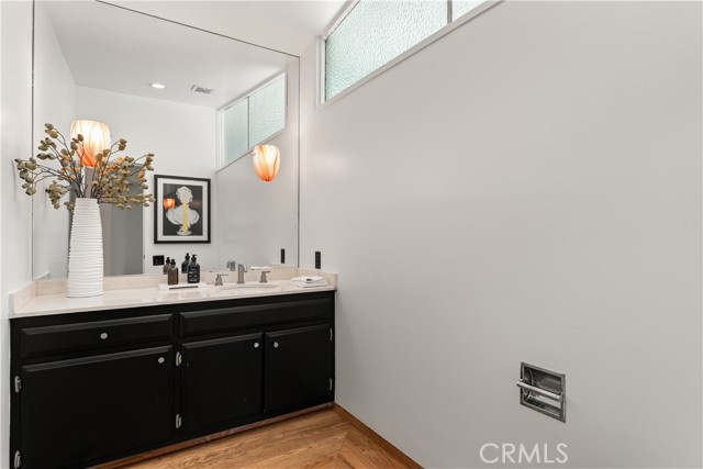 Detail Gallery Image 32 of 42 For 3511 Stonehill Pl, Sherman Oaks,  CA 91423 - 5 Beds | 3 Baths