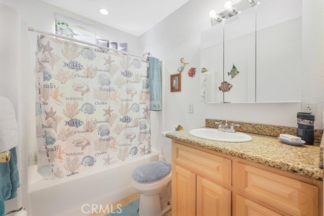 61975 La Brisa Drive, Joshua Tree CA: https://media.crmls.org/medias/f64762d9-a2e0-49a2-85a2-333e0f707091.jpg