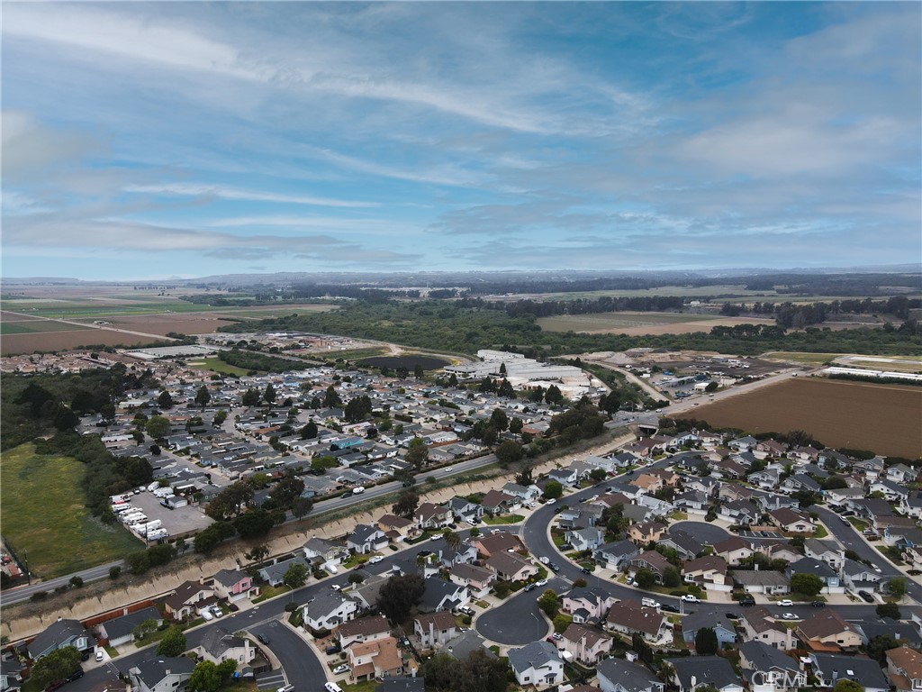 https://media.crmls.org/medias/f6482a78-20c2-4a4c-950b-4db9164ed20a.jpg?preset=X-Large