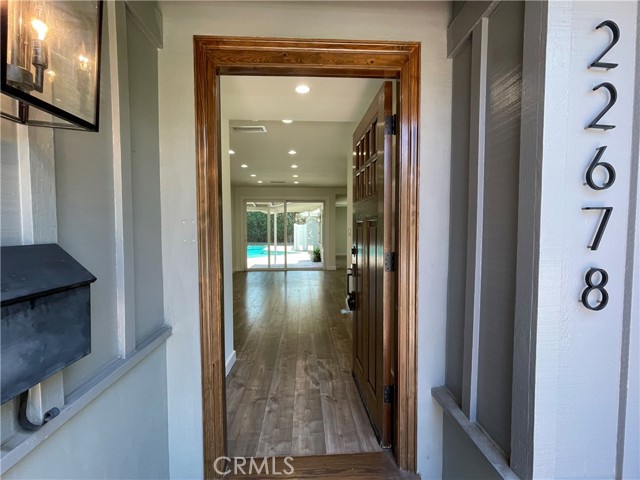 Detail Gallery Image 4 of 37 For 22678 Kittridge St, West Hills,  CA 91307 - 4 Beds | 3 Baths