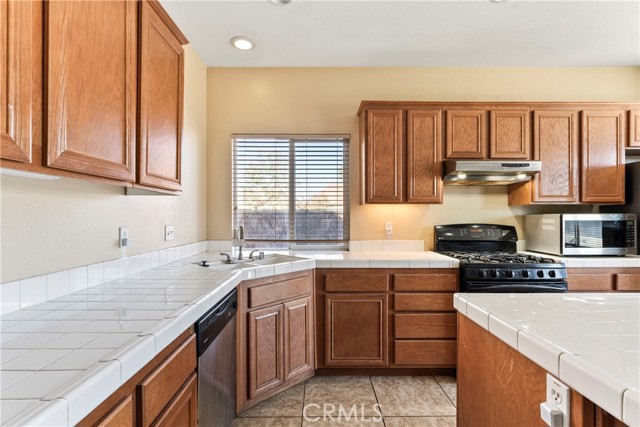 Detail Gallery Image 9 of 26 For 1027 Shady Ct, San Jacinto,  CA 92582 - 4 Beds | 2 Baths