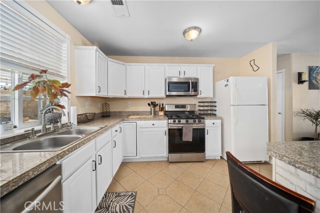 Detail Gallery Image 8 of 27 For 24136 Quail Estates Ln, Tehachapi,  CA 93561 - 3 Beds | 2 Baths