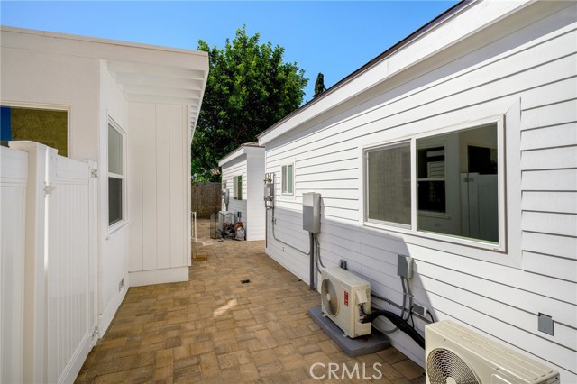 908 East Maple, B photo 15