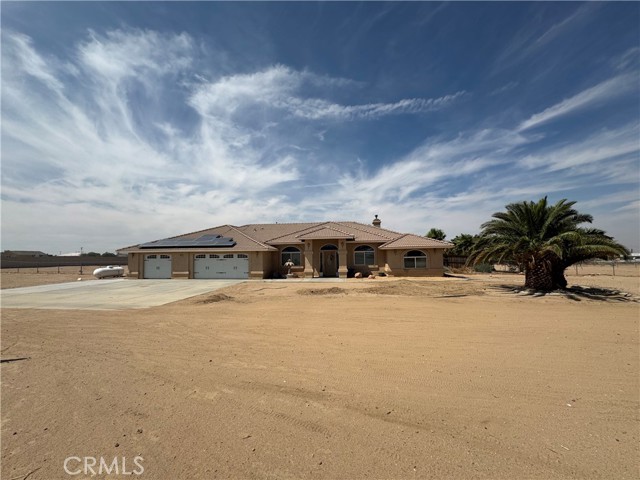 Detail Gallery Image 1 of 36 For 8826 Avenal St, Phelan,  CA 92371 - 4 Beds | 2/1 Baths