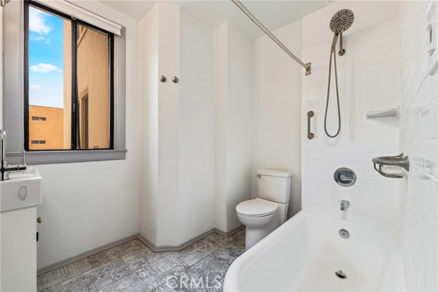 315 W 3rd Street, Long Beach CA: https://media.crmls.org/medias/f6496e05-6a58-4381-8d5f-0fce1131660d.jpg