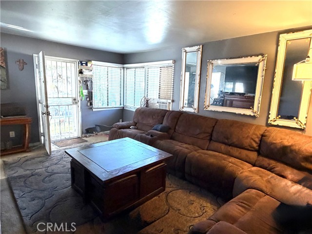 5846 Gardenia Avenue, Long Beach CA: https://media.crmls.org/medias/f64a6b9c-8bf5-43b4-a5dc-0004f0b29e8b.jpg