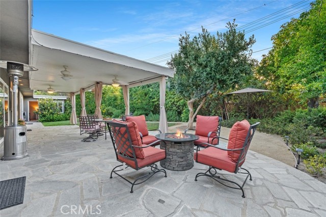 6207 Capistrano Avenue, Woodland Hills CA: https://media.crmls.org/medias/f64b8683-1d61-4b08-9fc5-4d4b8eaa449d.jpg