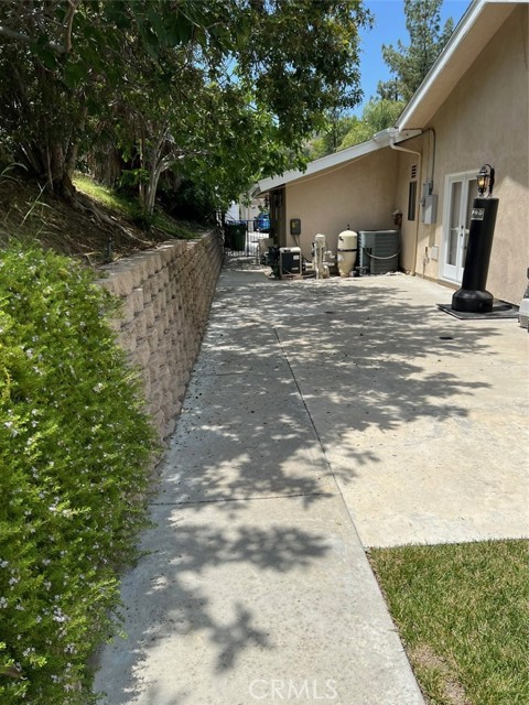 23762 Posey Lane, West Hills CA: https://media.crmls.org/medias/f64b86b9-8e10-4ae9-9fd4-eb7f95e90b22.jpg