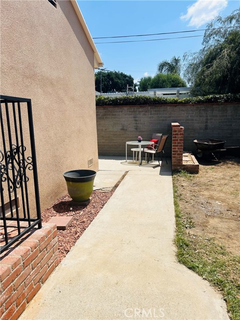 Detail Gallery Image 16 of 21 For 16624 Kelsloan St, Lake Balboa,  CA 91406 - 3 Beds | 1 Baths
