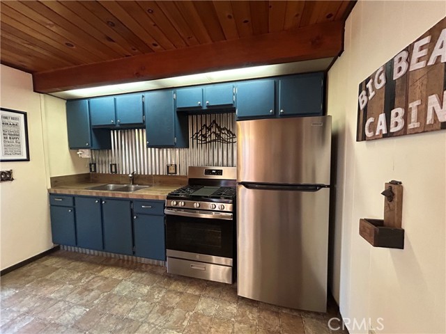 Detail Gallery Image 10 of 28 For 42806 Cougar, Big Bear Lake,  CA 92315 - 2 Beds | 2 Baths