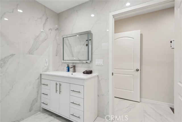 Detail Gallery Image 14 of 31 For 16425 Tulsa St, Granada Hills,  CA 91344 - 5 Beds | 3/1 Baths