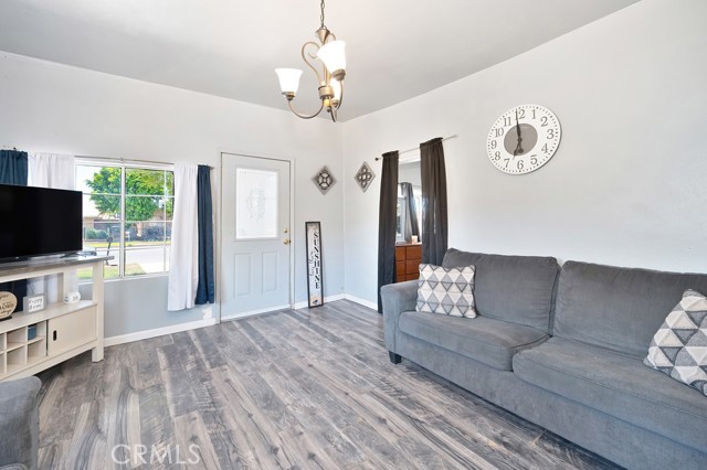 1107 B Street, Brawley CA: https://media.crmls.org/medias/f64cc4e5-ccfc-4ffd-a093-e1477c36a5cb.jpg