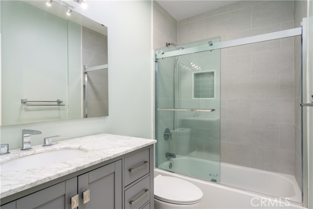 Detail Gallery Image 13 of 18 For 315 W Alameda Ave #6,  Burbank,  CA 91506 - 2 Beds | 1/1 Baths