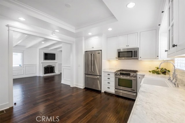 Detail Gallery Image 12 of 30 For 3619 N Poinsettia Ave, Manhattan Beach,  CA 90266 - 3 Beds | 2/1 Baths