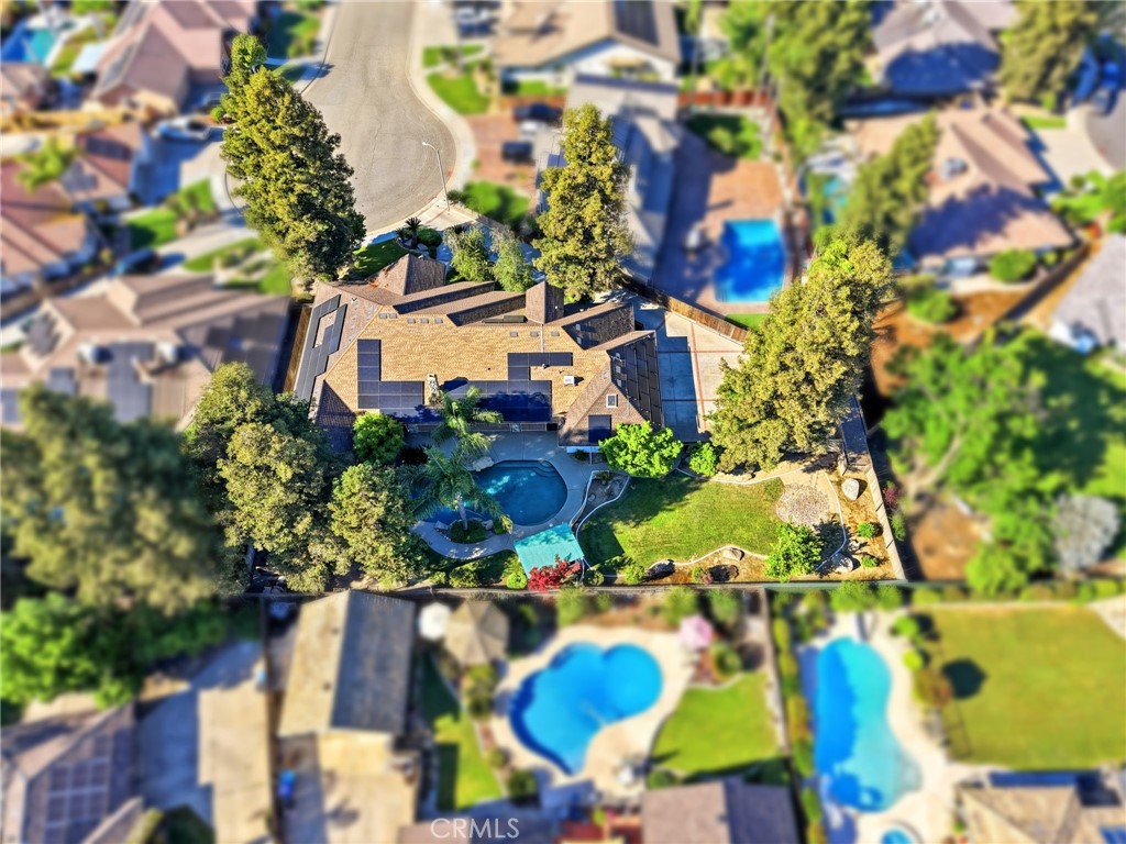 https://media.crmls.org/medias/f64e1024-609f-4547-840e-5366454ffcad.jpg?preset=X-Large