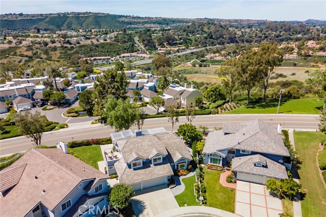 Image 42 of 63 For 3 Taylor Place