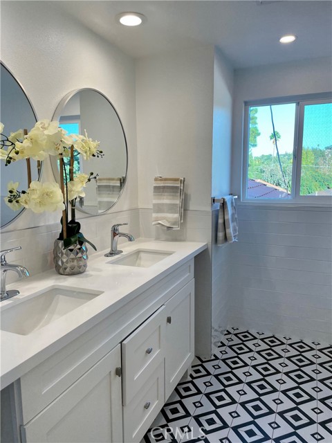 Upstairs Hallway Bath- with Tile Floors