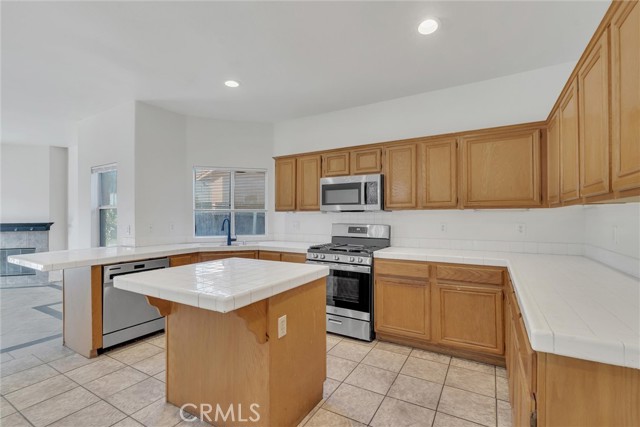 Detail Gallery Image 5 of 55 For 3901 Vicksburg Ct, Hemet,  CA 92545 - 5 Beds | 3 Baths