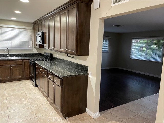 22501 Haynes Street photo 6