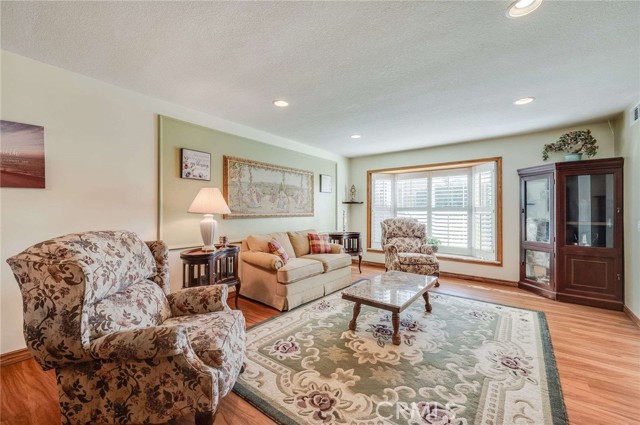 Detail Gallery Image 6 of 49 For 11254 Jamaica, Cypress,  CA 90630 - 4 Beds | 2 Baths