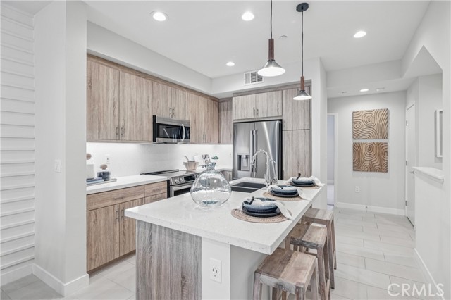 Detail Gallery Image 3 of 7 For 11716 Arkansas St #H,  Artesia,  CA 90701 - 3 Beds | 3 Baths