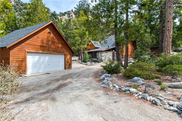 Detail Gallery Image 6 of 33 For 41524 Alder Dr, Forest Falls,  CA 92339 - 2 Beds | 2 Baths