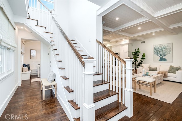 501 6th Place, Manhattan Beach, California 90266, 4 Bedrooms Bedrooms, ,2 BathroomsBathrooms,Residential,Sold,6th,SB23176896