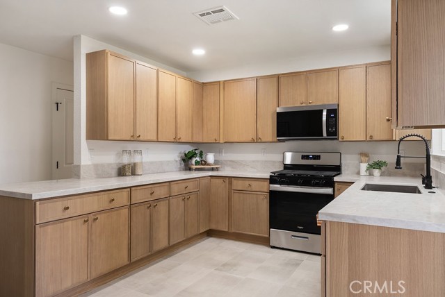 Detail Gallery Image 14 of 41 For 7921 Onyx Ct, Rancho Cucamonga,  CA 91730 - 4 Beds | 2/1 Baths