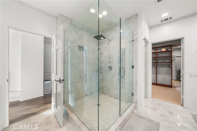 Detail Gallery Image 10 of 66 For 2301 Pacific Dr, Corona Del Mar,  CA 92625 - 4 Beds | 3/1 Baths