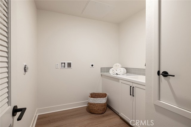 414 Main, Huntington Beach CA: https://media.crmls.org/medias/f650ceb1-40d6-42bc-b49b-c98b0d45d8de.jpg