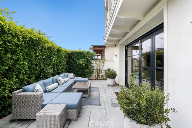 Detail Gallery Image 39 of 52 For 441 28th St, Manhattan Beach,  CA 90266 - 4 Beds | 4/1 Baths