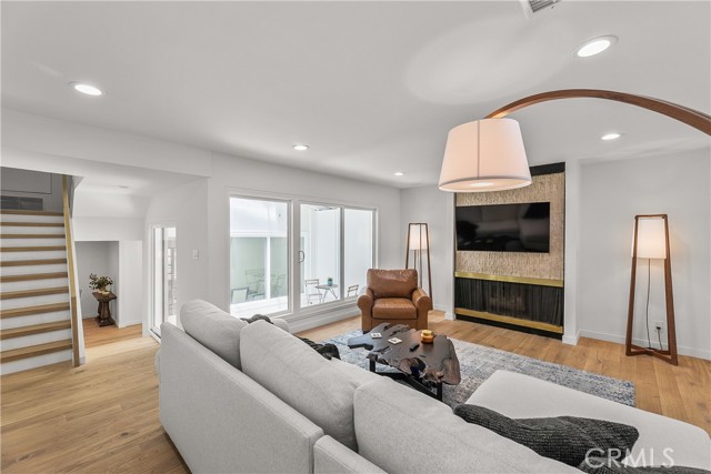 Detail Gallery Image 9 of 30 For 4745 La Villa Marina #J,  Marina Del Rey,  CA 90292 - 2 Beds | 2/1 Baths