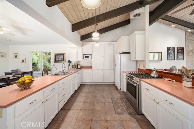 Detail Gallery Image 15 of 74 For 6115 Santa Rosa Creek Rd, Cambria,  CA 93428 - 3 Beds | 4 Baths