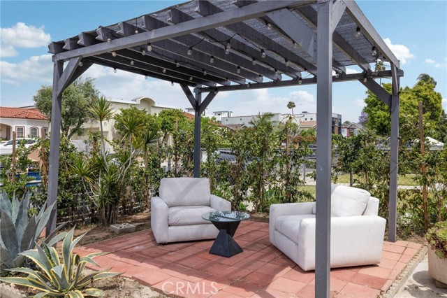 4562 W 17th Street, Los Angeles CA: https://media.crmls.org/medias/f652a166-2e43-43a4-85dd-abefbe7781ba.jpg