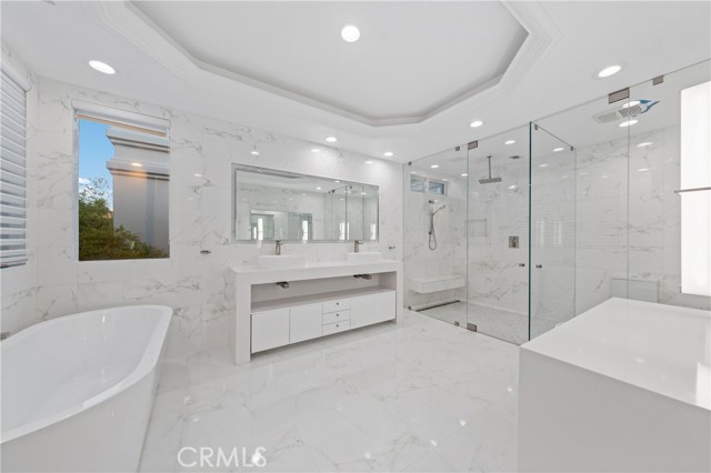 5418 Amber Circle, Calabasas CA: https://media.crmls.org/medias/f652afc3-d7ce-4984-8e8e-836e8e988b41.jpg