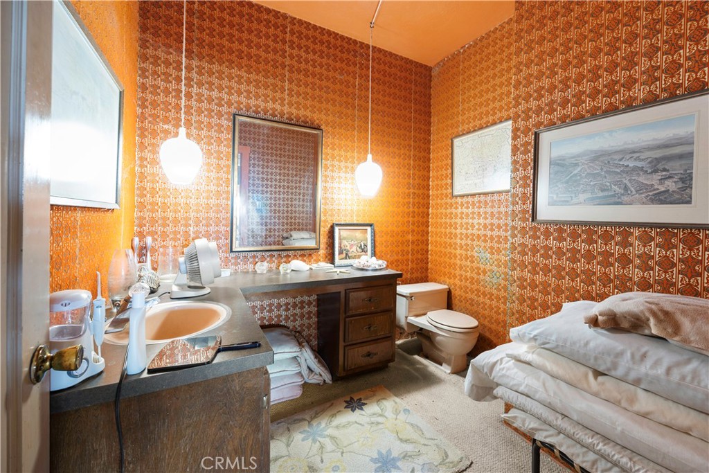 https://media.crmls.org/medias/f652f7cc-cace-49ee-b29c-cbc41582e9e5.jpg?preset=X-Large