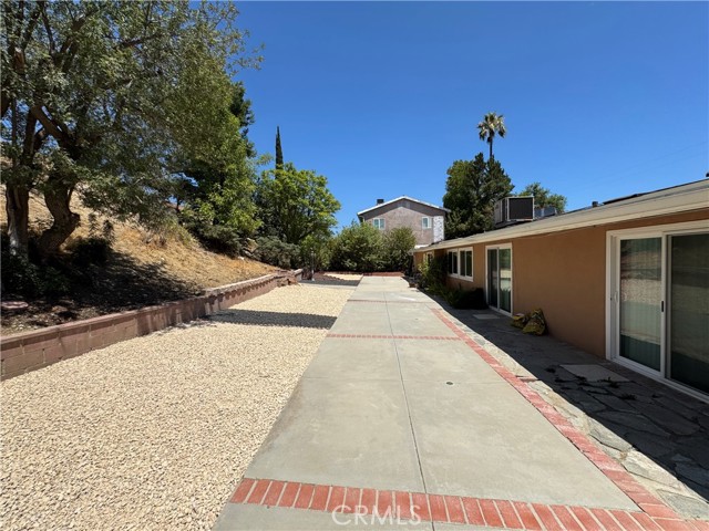 20537 Aetna Street, Woodland Hills CA: https://media.crmls.org/medias/f653e5cb-2dbf-46d2-b4f7-f13014441b72.jpg