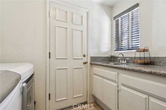 Detail Gallery Image 18 of 67 For 420 Somerset Cir, Corona,  CA 92879 - 5 Beds | 3 Baths