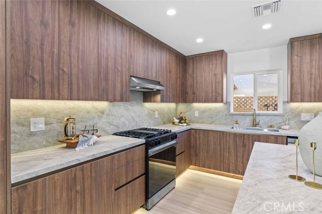 Detail Gallery Image 22 of 65 For 8372 Outland View Dr, Sun Valley,  CA 91352 - 3 Beds | 2/1 Baths