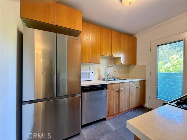 Detail Gallery Image 8 of 28 For 1317 12th St #8,  Santa Monica,  CA 90401 - 3 Beds | 2 Baths