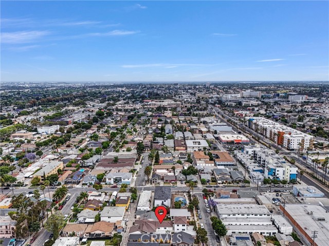 2321 Locust Avenue, Long Beach CA: https://media.crmls.org/medias/f655a358-1efa-4dec-ae84-b28d5806ca8d.jpg