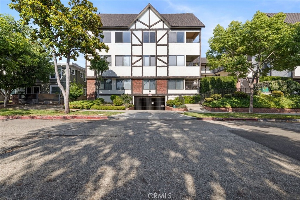234 N Kenwood Street #106