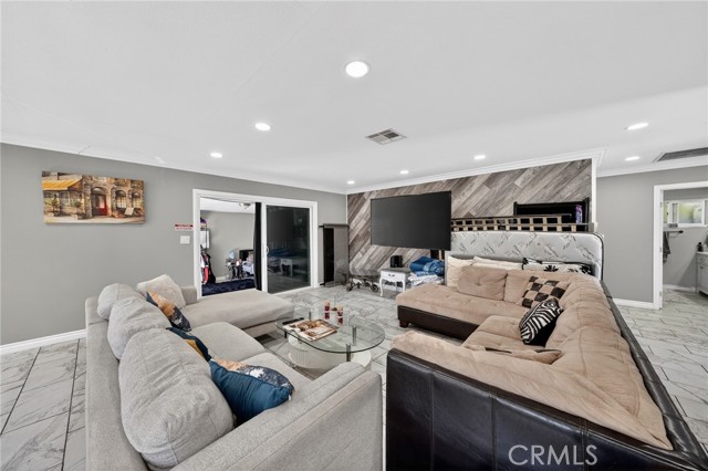 Detail Gallery Image 9 of 75 For 14061 Parson Street, Garden Grove,  CA 92843 - 6 Beds | 5 Baths