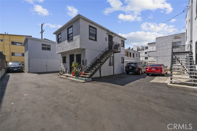 525 N Kenmore Avenue, Los Angeles CA: https://media.crmls.org/medias/f65741b1-cb0b-4df0-a785-b2e7c0d75564.jpg