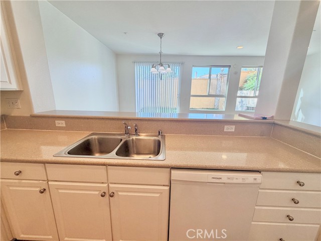 Detail Gallery Image 10 of 26 For 7161 East Ave #2,  Rancho Cucamonga,  CA 91739 - 3 Beds | 2/1 Baths