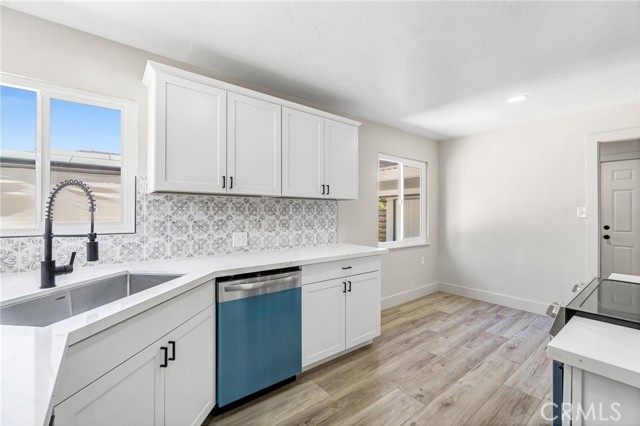 Detail Gallery Image 13 of 41 For 2824 E Brown Ave, Fresno,  CA 93703 - 3 Beds | 2 Baths