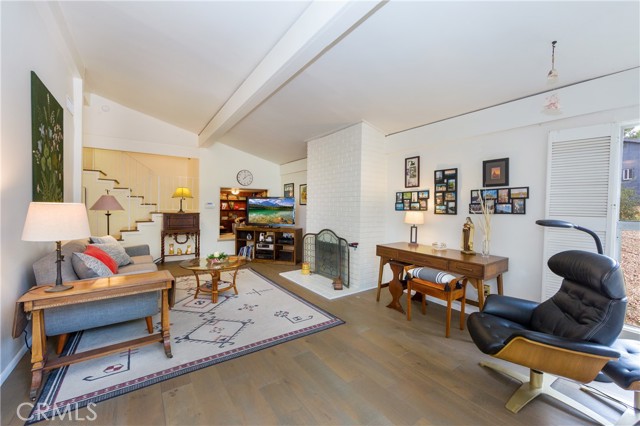 Detail Gallery Image 3 of 11 For 4214 Tosca Rd, Woodland Hills,  CA 91364 - 2 Beds | 2 Baths