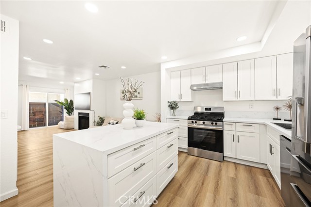 828 N Garfield Avenue, Alhambra CA: https://media.crmls.org/medias/f65960ef-928f-4264-b1f5-54b1ad7bf603.jpg