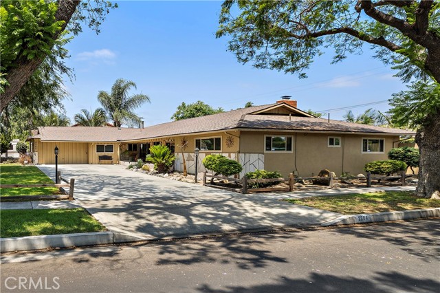 2304 Lewis Street, Santa Ana CA: https://media.crmls.org/medias/f659ff5b-636d-405b-970d-4a5429409ff4.jpg