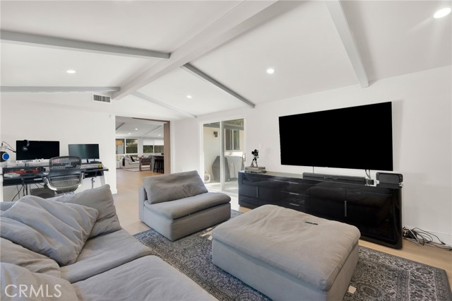 Detail Gallery Image 19 of 40 For 4941 Rigoletto St, Woodland Hills,  CA 91364 - 3 Beds | 2/1 Baths